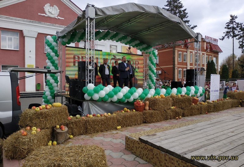 У м.Бар відбувся ІІ Міжнародний фестиваль-ярмарок APPLE BAR