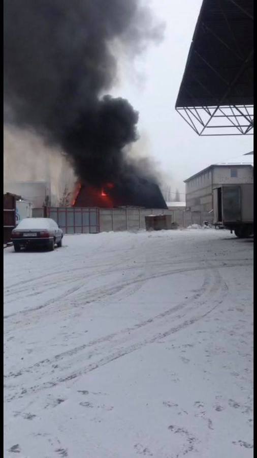 Минулих вихідних рятувальники гасили пожежу в складському приміщенні на вул. 600-річчя 