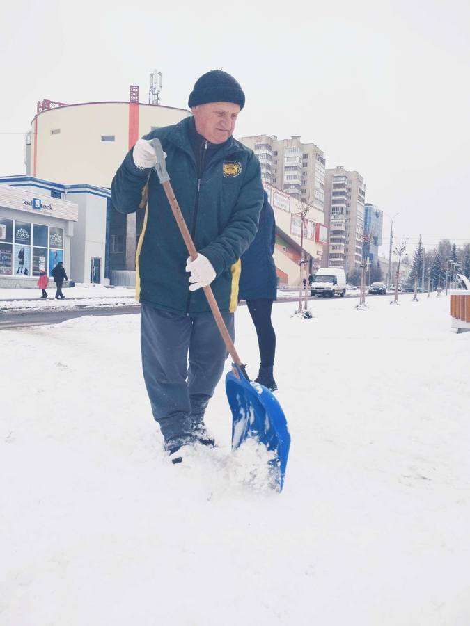 Вінницю від снігу розчищають 72 одиниці техніки та понад 500 двірників