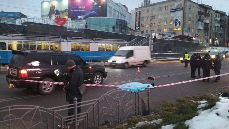 Поблизу входу в центральний парк на пішохідному переході загинула людина