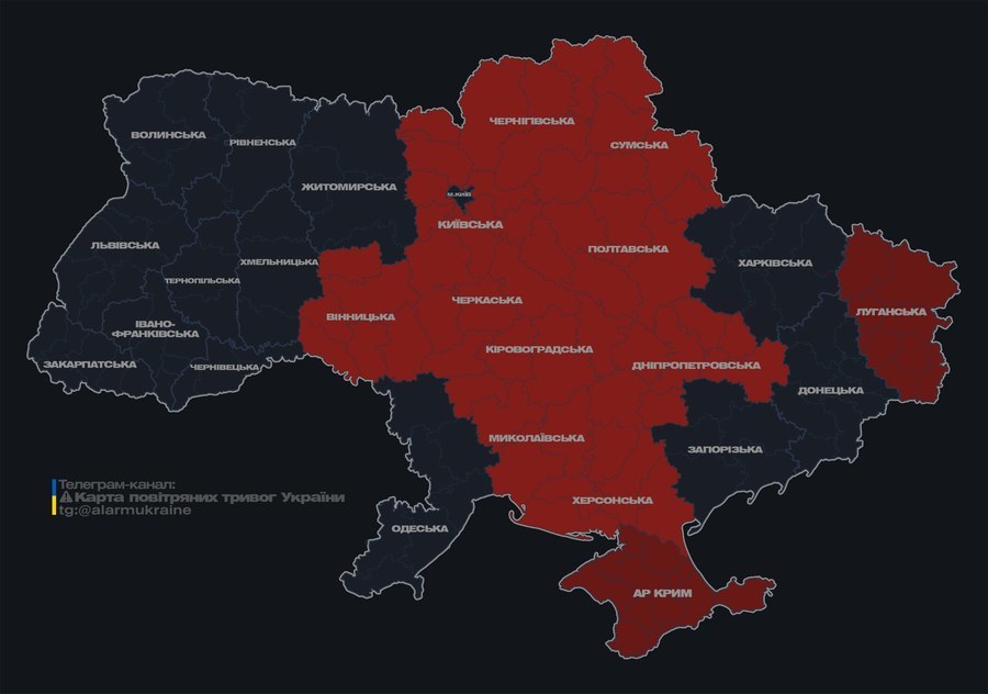 Мешканці Вінниччини просять пройти в укриття через повітряну тривогу.