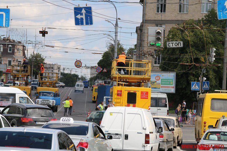 В центрі міста через обрив електролінії  зупинився громадський транспорт