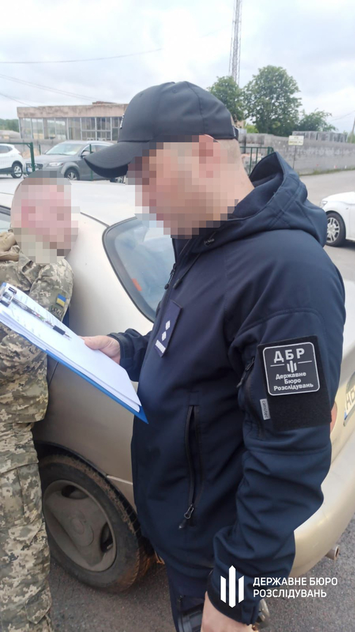 Правоохорця з Вінниччини затримали за спробу вивезти ухилянта