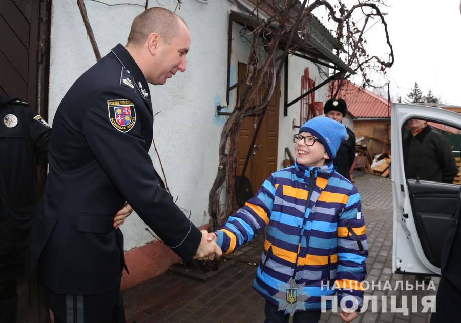 Для 10-річного Дмитрика, якого тиждень тому шукали усі вінницькі поліцейські, правоохоронці влаштували екскурсію