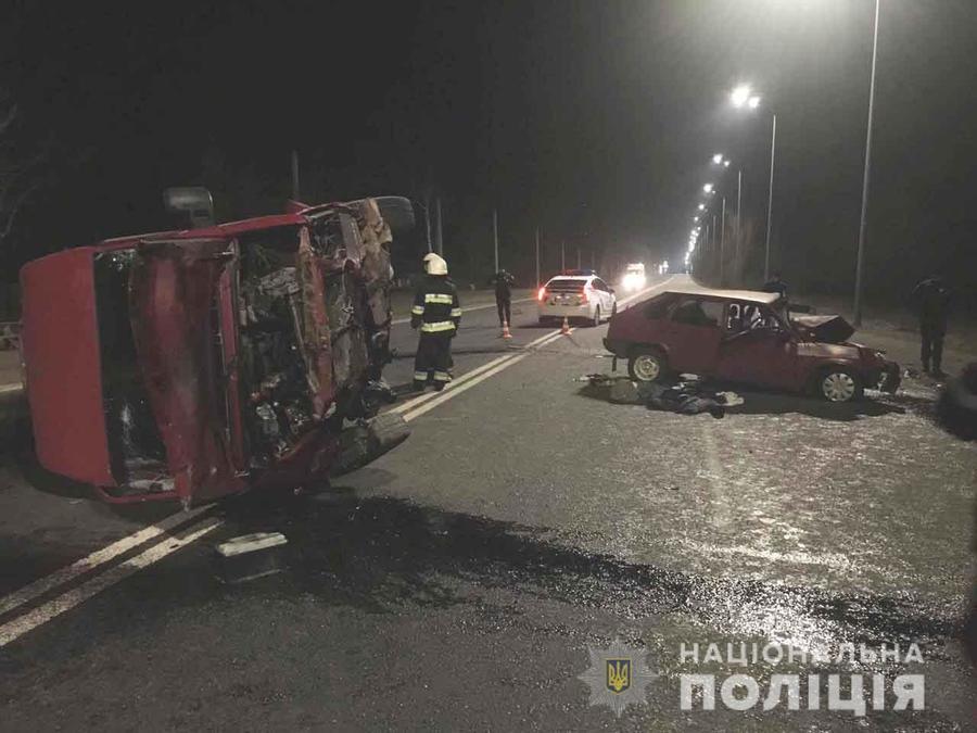 На Вінниччині зіштовхнулись мікроавтобус та "дев'ятка". Водій легковика загинув