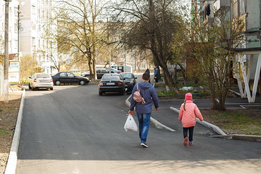 По вулиці Станіславського  капітально відремонтували прибудинкову територію