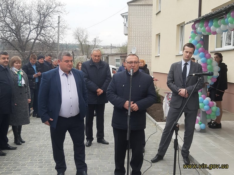 У Ямполі 12 родин отримали ключі від нового житла в сучасному будинку, зведеного за програмою будівництва доступного житла