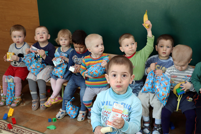 Вінницькі фіскали привітали вихованців дитячого будинку "Малятко" із Великодніми святами