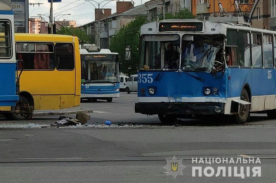 Внаслідок ДТП на Замостянській постраждало 9 осіб, трьох із них  госпіталізовано