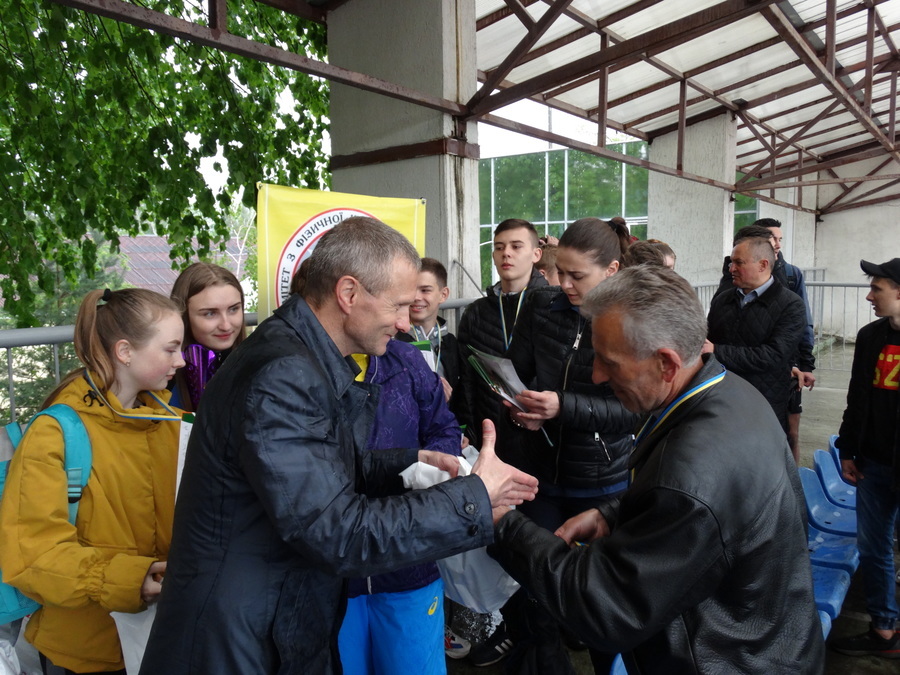 У Вінниці відбулась традиційна загальноміська легкоатлетична естафета, присвячена Дню Перемоги