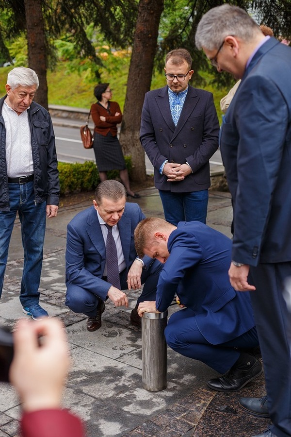 У Вінниці відкрили пам’ятник Магдебурзькому праву та заклали капсулу часу