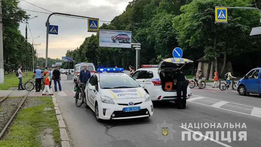 Поліція розслідує обставини аварії, у якій травмувалась 14-річна велосипедистка 