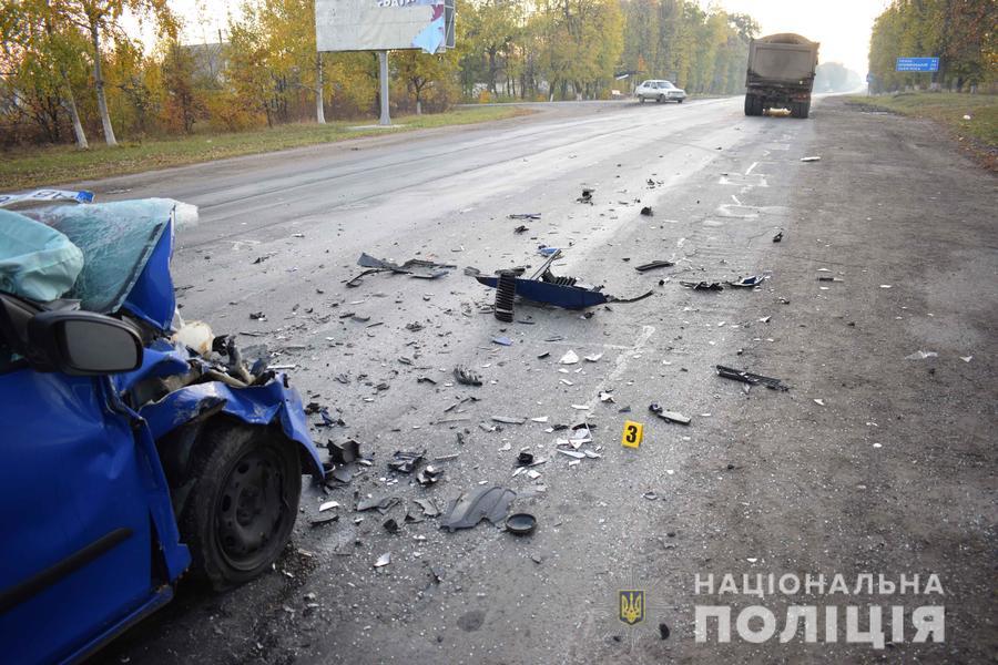 У Гайсині легковик "наздогнав" вантажівку. Водій легковика загинув