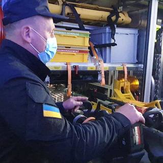 Козятинським рятувальникам передали сучасний аварійно-рятувальний автомобіль