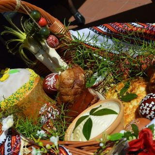 Залишатись дома під час Великодня:  святкування Паски по-новому