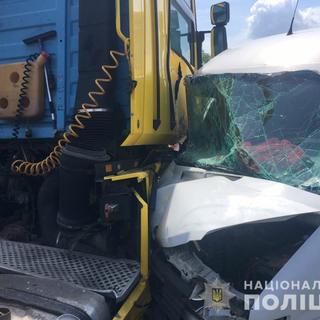 На Вінниччині через пяного пасажира маршрутка вїхала у вантажівку. Є постраждалі